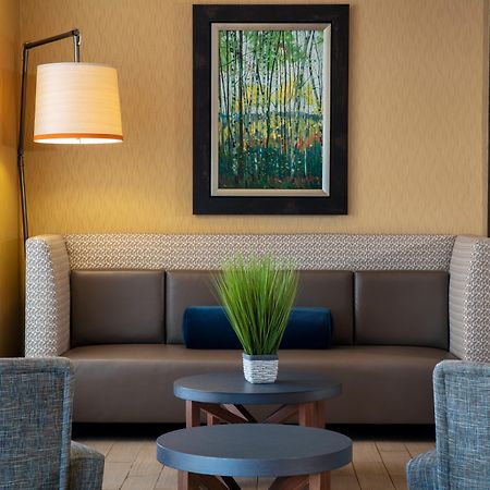 Holiday Inn Express Charleston-Civic Center By Ihg Eksteriør bilde