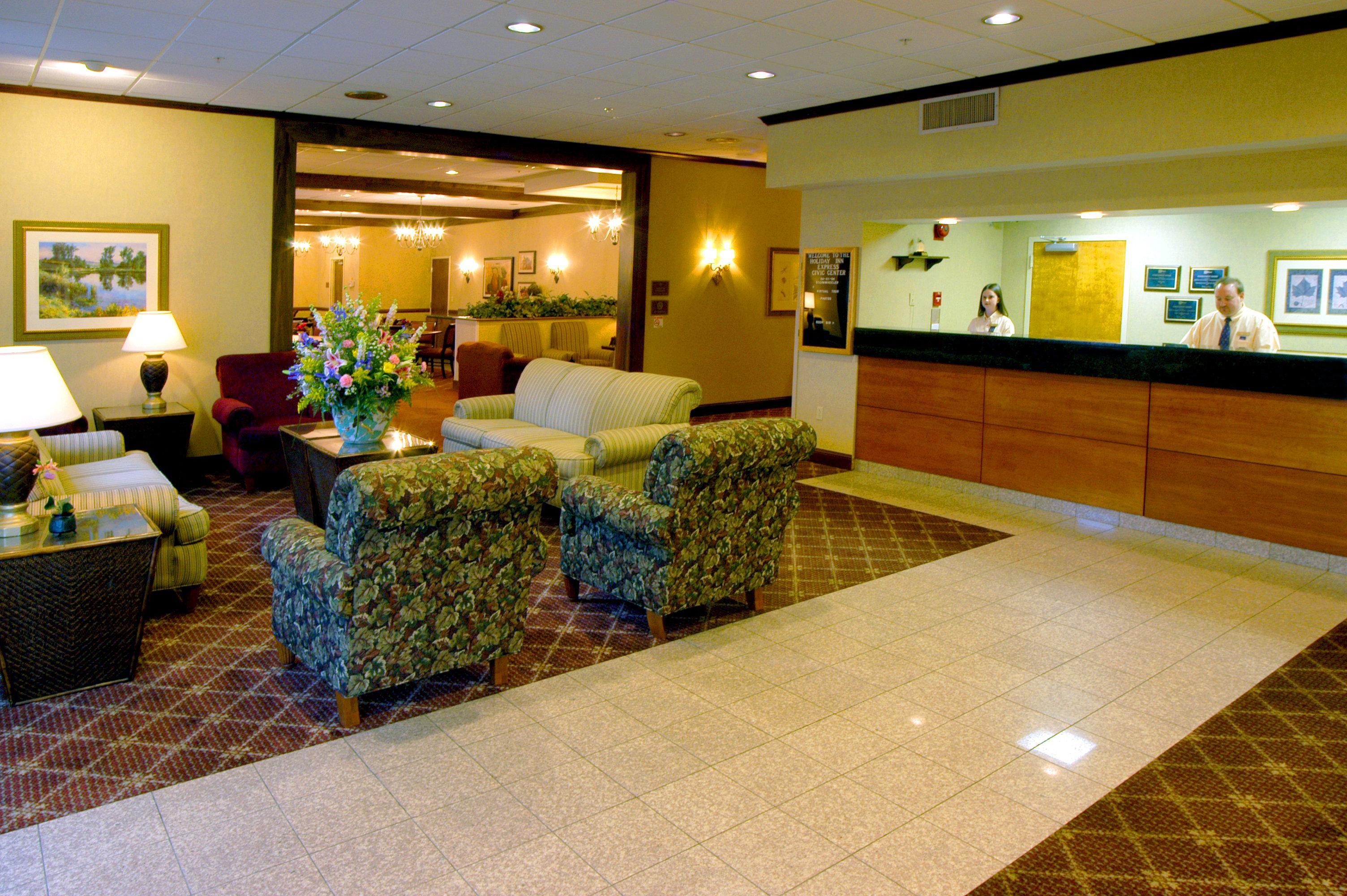 Holiday Inn Express Charleston-Civic Center By Ihg Eksteriør bilde