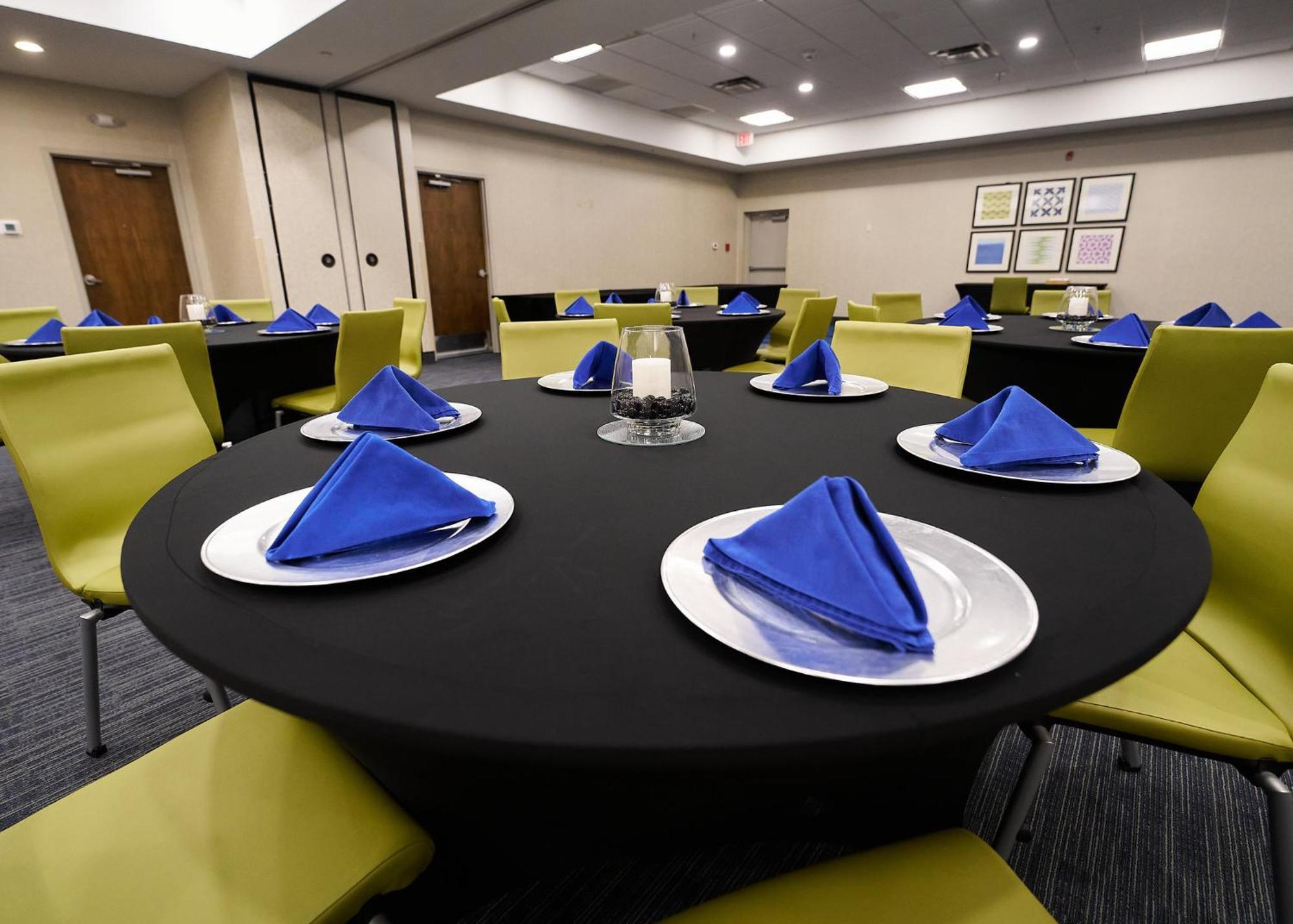 Holiday Inn Express Charleston-Civic Center By Ihg Eksteriør bilde