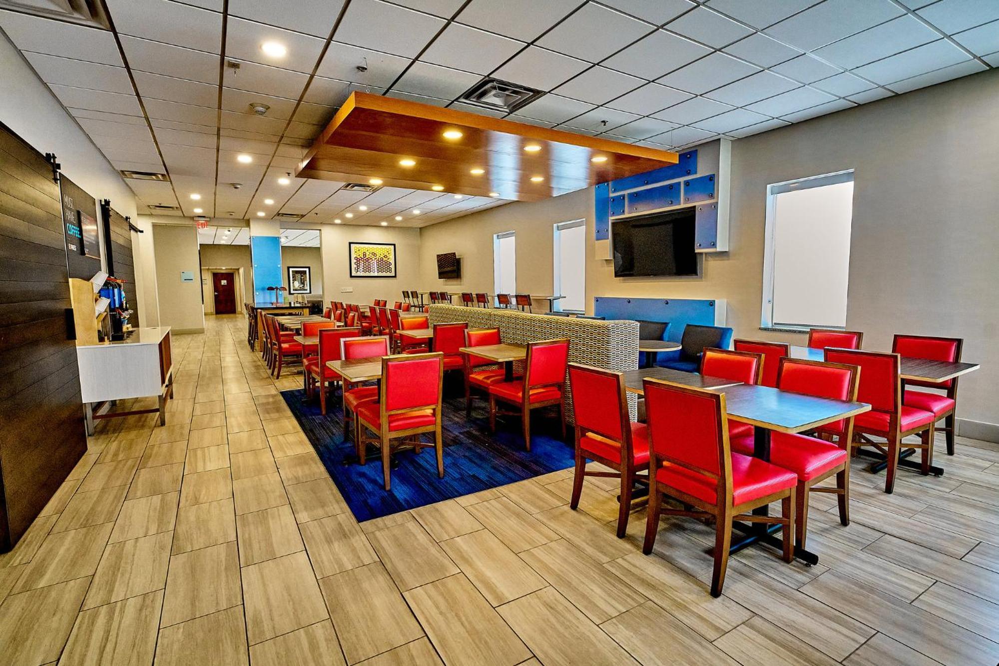 Holiday Inn Express Charleston-Civic Center By Ihg Eksteriør bilde